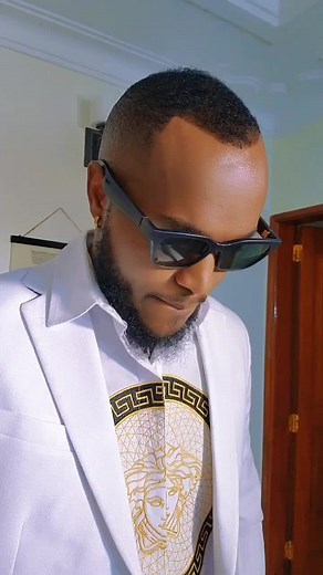 Stylish Outfit Inspiration with Gold and Black Design