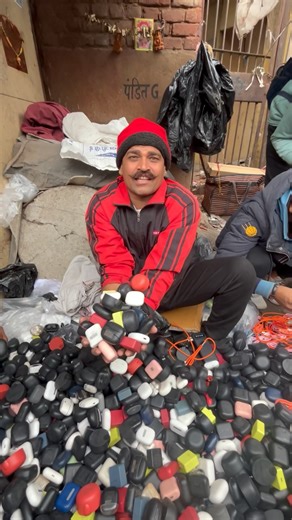 𝐅𝐚𝐫𝐡𝐚𝐧 𝐀𝐡𝐦𝐚𝐝 ~ 𝗩𝗹𝗼𝗴𝗴𝗲𝗿 on Instagram: "Biggest Viral Market 😱✅ #electronicaccessories #lajpatraimarket #kabadimarket #lalquiladelhi #lajpatraimarketdelhi #reels #reelsinstagram #reelsvideo #reelsindia #reelsviral #trendingreels #viral #explore #explorepage #trending #foryou #foryoupage #instagram"