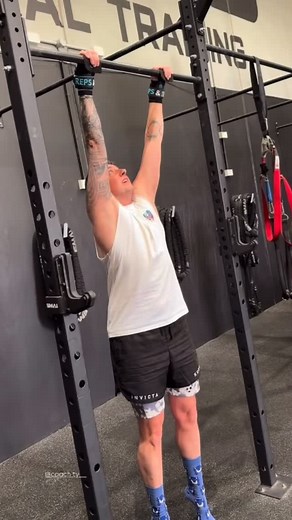 Ever since I started CrossFit/working out when I was about 29 (I’m 41) I’ve, of course, always wanted to be able to do kipping pull-ups (or any unassisted pull-up variation). But shoulder injuries (l’ve had many) and inconsistent training (coz mental health neurodivergent = a very inconsistent life for me) have always been in my way. But not anymore! I am so so so happy, as you can see at the end of the vid. It’s been a long time since I’ve been excited about something l’ve achieved in my traini