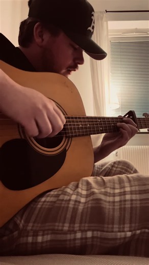 Singer-songwriter tips: how to write a viral song