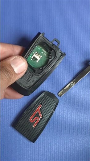 Remplazo de la batería del control o llave de Ford EDGE 2020 paso a paso.