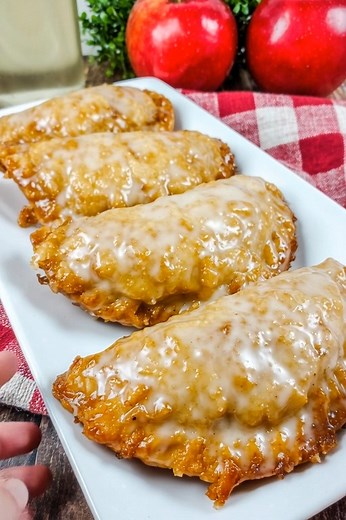Fried Apple Hand Pies Crispy golden pockets filled with warm cinnamon-apple filling—perfect for a quick dessert or snack. Ingredients For the Filling 2 cups diced apples (peeled) 2 tbsp butter ¼ cup brown sugar 2 tbsp white sugar 1 tsp cinnamon Recipe in First Coʍmеոτ 💬👇 | My Heavenly Recipes