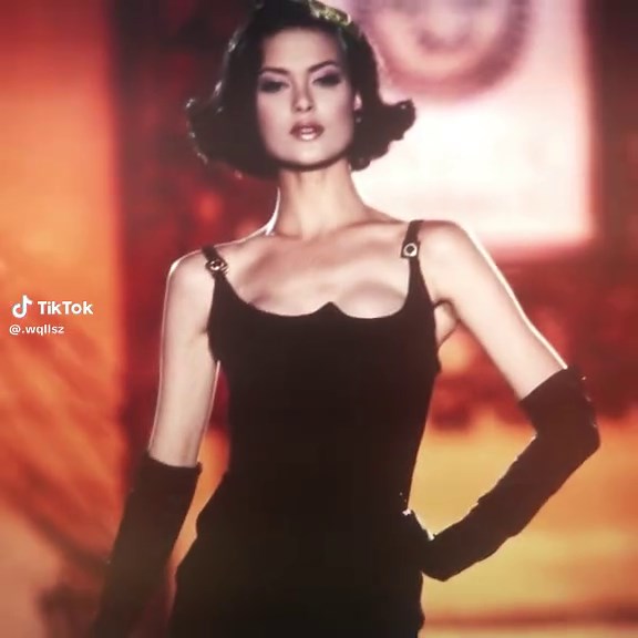 The Versace Muse: Shalom Harlow's Iconic Influence