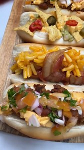🌭 PERRITOS CALIENTES DE 3 FORMAS DIFERENTES. Atentos a estas ideas imperdibles de @mafe.eats Solo necesitan salchicha, pan Perro Perman y ponerse creativos con los toppings | Pan Perman