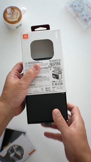 127K views · 2.8K reactions | These headphones have a screen!  JBL Tour Pro 2 Unboxing. Do you need this? | FastTech | Facebook