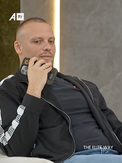 Egzon Sahiti e thërret të dashurën në telefon, dhe Elita i bën një pyetje interesante #shqip #shqiptaretneperbote🇦🇱🌍 #kosovatiktok #kosova