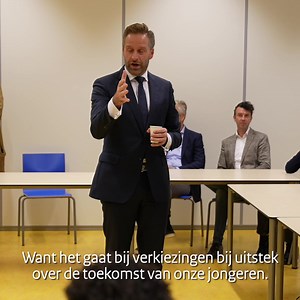 Elke stem telt! Juist die van jongeren. De keuzes die we in Den Haag maken gaan over hún toekomst. Daarom is het goed dat ProDemos - Huis voor democratie en rechtsstaat en de Nationale Jeugdraad zoveel mogelijk jongeren bij de politiek betrekken. Bijvoorbeeld via het verkiezingsfestival op het ROC Mondriaan! 👇🏻 | Hugo de Jonge