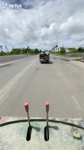 Video của nguyên sì tủn 2012 (@nguyen_4_6_0) với bản nhạc nhạc nền - 𝚃𝙷𝙰𝙽𝙶 𝙸𝚃