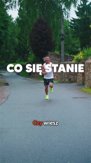 Damian Bugański - Człowieku Rusz Się on Instagram: "Jeśli zaczynasz biegać i myślisz o bieganiu CODZIENNIE to jest dla Ciebie. Tak, poprawi się kondycja, spalisz kalorie i schudniesz. Ale codzienne bieganie bardzo często kończy się kontuzjami: stawy skokowe, piszczele, kolana, biodra, kręgosłup. Szczególnie jeśli jesteś osobą początkującą. Zamiast biegać codziennie, biegaj co drugi dzień, a w pozostałe dni rób trening wzmacniający. Mieszaj spokojne wybiegania z interwałami i dorzuć siłę. Tak bu