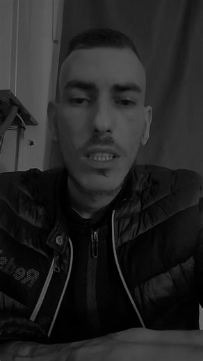 Vidéos de jojo_hallyday_fan_ (@jojo_hallyday_fan) avec Il n'y a plus de géant à l'est d'Eden - Johnny Hallyday