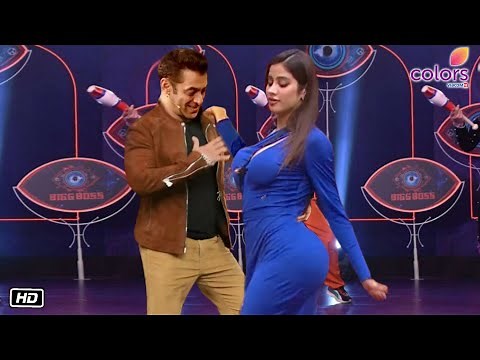 Janhvi Kapoor Bold Belly Dance In Front Of Salman Khan During Mili Promotion in Bigg Boss 16