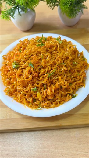 Chilli Garlic Maggi Recipe #shorts #maggi #noodles #chilli #recipe #snacks #trending #shortsfeed