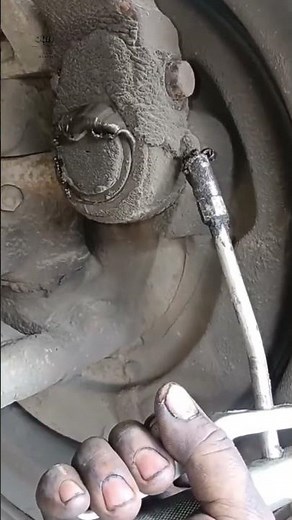 How to use a compressed air grease machine #howtomechanic #greasing #pump #repairing