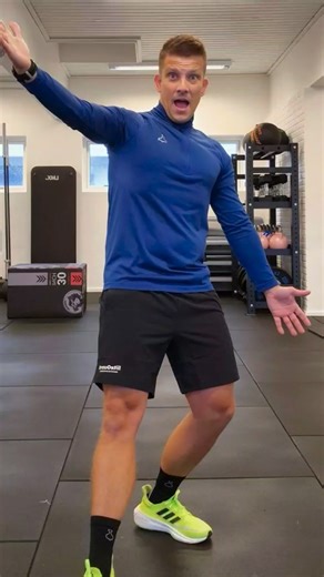 ⚫⚡ BLACK FRIDAY KONKURRENCE ⚡⚫ ... For dig der gerne vil ⤵ ⚖ Smide 5-15 kg - og holde dem af! 🤩 💪🏼 Samtidig bygge el. bibeholde muskelmasse! 🥳 🎯 Arbejde med holdbare vaner til resten af livet 🥰 ✅ For at deltage i konkurrencen skal du bare smide en valgfri emoji i kommentarfeltet! 🤩👍🏼 (Læs praktiske krav for deltagelse sidst i opslaget 🙏🏼) ✔ Du må selvfølgelig også MEGET gerne dele opslaget eller tagge en du synes fortjener en chance for at vinde! 🙏🏼 🥇 1. PLADSEN VINDER ⤵ ⚖️ 6 MDR. 