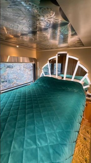 Look at these Luxurious PRIVATE train cars in America 😳