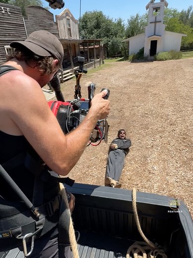 🎥 POV Bull-Riding Rig by @rowanbiddiscombe & @dexholt When budget can’t stop creativity 🐂💥 💡A $400 mechanical bull from Facebook Marketplace. A language barrier. A broken truck. No big grip team. No fancy rigging. Just two ratchet straps, a magic arm… and a wild idea that actually worked. Credits Actors — @noah.rolette @darrenjakke @tinnuen @rawdawgclub Director — @dexholt DOP — @rowanbiddiscombe Producers — @paloma_jones @dexholt Camera Trainee — @_braydoe Production Manager — @tilly.moorho