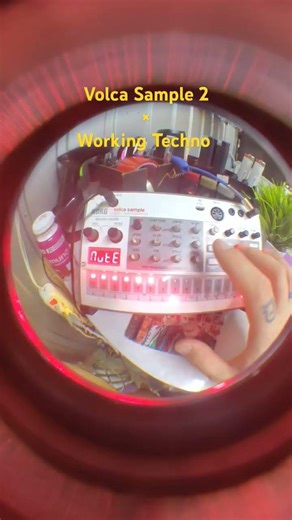 Volca Sample 2 × Working Techno