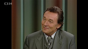 234K views · 2.9K reactions | Letos v červenci by se Karel Gott dožil 85 let. V roce 1999, v rámci oslav svých 60. narozenin, mimořádně navštívil studio pořadu 21. O životě a dosavadní kariéře se zpěvákem mluvil Jaroslav Dědič. | Archiv ČT24 | Facebook