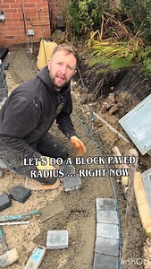 Installing a Curved Radius using Block pavers as a boarder with a kerb upstand 🔥 Using The Best Tools In the Business @oxtoolsuk 🔥 Let us know what you think in the comments 👇 #landscaper #reel #fypシ゚ #landscaping #uk | W F Construction