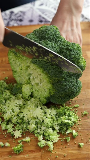 A friend from Spain taught me how to make broccoli that way!!🌟 So delicious!! Better than meat🤩🔥 | Simple Food - videos and recipes