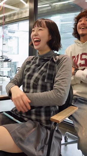 perm off... お客様の髪の毛は 同じメニューでも施術の幅が広がったり、狭まったりします。 色々な状況に合わせてその時に 1番バッチリキマる選択肢をとって 向き合います。 【#パーマ戻し】 【#縮毛矯正】 ご希望のお客様は右へswipeして そちらのクーポンからご予約お願いします🙇🏻 【ストレートヘアへのこだわり】 ・手触りが柔らかくナチュラルな質感に仕上げます ・ダメージレスで薬剤選定にこだわり 優しく長期的にヘアを楽しめる提案をします！ ・デザインの効いたストレートヘアで 飽きない変化をつけます！ 📍location 〒150-0001 東京都渋谷区神宮前4-28-11 クレールミキ1F T. 03 6440 0831 / F. 03 6440 0832 OPEN : Mon - Sat 10:00-21:00 | Sun 10:00-19:00 第2木曜日休み #縮毛矯正 #癖毛 #縮毛矯正ボブ #パーマ戻し #パーマ落とし #ボブ #オン眉 | 美容師