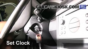 Comment régler l'horloge / changer l'heure sur un 2003 Opel Meriva SE Cosmo 1.6L 4 Cyl.