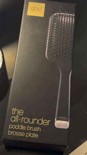 Saba Parveen on Instagram: "🌟Fast and effective styling on mid to long hair. 🌟Use the paddle brush to detangle longer lengths without 🌟🌟generating static; create straight and sleek blow-dries; smooth hair into ponytails and updos 🌟Broad flat base ideal for styling large sections of hair Soft-touch, nonslip finish handle Professional design & hand finished…. #reelsinstagram #hairbrush #ghd #ghdhair #ghdplatinum"