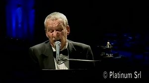 Su me stesso non ho mai scritto nulla, non sono per le autoconfessioni. Solo in 'Sotto le stelle del jazz' c'era il comportamento di quattro gatti della mia generazione. #paoloconte #music #jazz #songwriter | Paolo Conte