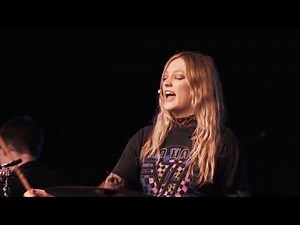 Mia Morris performs "Stacy's Song"