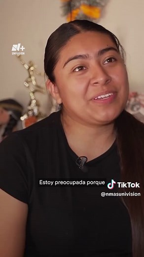 Jessica Martínez está dispuesta a defender a su país con su vida y actualmente se encuentra en Oriente Medio, participando en el conflicto contra Irán. Sin embargo, su familia en California enfrenta otra batalla: su padre fue deportado a México tras ser detenido por agentes migratorios, a pesar de que Jessica ya había iniciado su proceso migratorio. #nmásunivision #mediooriente #iran #eeuu #ejercito