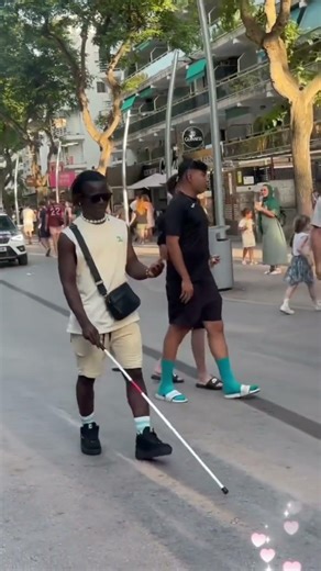 Blind social experiment : I can't believe❤️#socialexperiment #heartwarming #helpinghand #usa #fyp