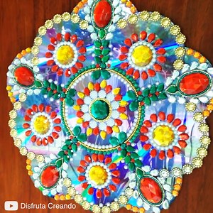 382K views · 1.7K shares | Recycled CD Mandalas - What a great idea! ❤️ Credit: Disfruta Creando YouTube.com/c/DisfrutaCreando | Bluntly | Facebook
