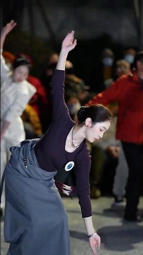 The most popular Tibetan dance and Tibetan song "Golden Mountains"