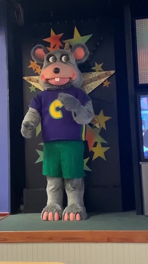 Creepy Chuck E. Cheese Animatronics: What's Going On?