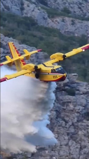 Bombardier CL-415 Water Bomber Drop and Effect on Fire!