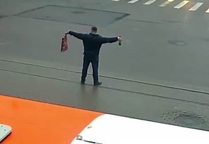 This drunk guy directing traffic is so many of us over New Year's [video]