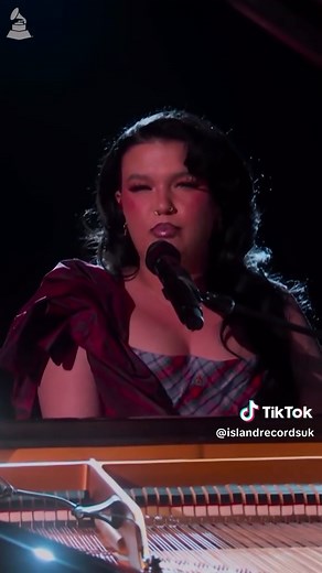 Lola Young's Emotional Performance of 'Messy' at the Grammys