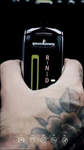 Explora el futuro con estilo y cero emisiones con el MINI 100% Eléctrico! 🚗⚡️ [MINI Cooper SE 3 Puertas Hatch: Consumo de energía combinado en kWh/100: 17,5 (NEDC), Autonomía eléctrica hasta: 234 km (WLTP). #MINIEléctrico #MINIColombia #MINILATAM | MINI