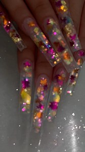 • Tips: RIYA 2XL Sculpted Soft Gel Tip • Adhesion: Extend Gel Glue • Encapsulation: Aurora Mylar Flakes #08 , Illusion glitter mix • Finish: No Wipe Glossy Top Coat 🛍️𝐒𝐡𝐨𝐩 𝐑𝐢𝐲𝐚𝐬𝐍𝐚𝐢𝐥𝐬.𝐜𝐨𝐦 | Riya's Nails