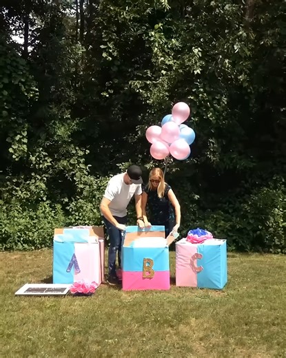 A family’s gender reveal party turned into an unforgettable moment as soon-to-be parents of triplets unveiled the big question on everyone’s minds: how many girls and how many boys? Surrounded by excited relatives and friends, the couple revealed the results in a colorful celebration filled with laughter, cheers, and tears of joy. Unlike a typical gender reveal, the suspense was multiplied by three, keeping everyone on edge until the final reveal. The surprise brought waves of emotion, as guests
