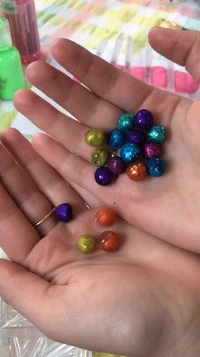 U just got a makeover! Ur 2nd @ did ur nails and ur 3rd @ did ur makeup!💅 Ur last emoji describes ur look!😍