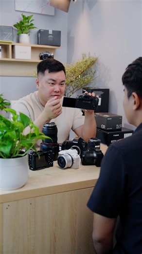 9.5K views · 108 reactions | Máy ảnh DSLR và Mirrorless khác nhau thế nào, nên chọn máy nào #tuvanmayanh #canon #nikon #sony #fujifilm #mayanhcu #ongkinhcu #mayanh24h #suamayanh24h #suachuamayanh24h #shopmayanh #tragopmayanh #phukienmayanh #mayanh #ongkinh | Hân Võ | Facebook