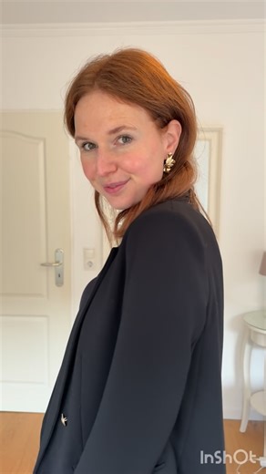 Christina Commercial Model on Instagram: "Festive Outfit 🎄 #modeling #modelstyle #model #ootd"