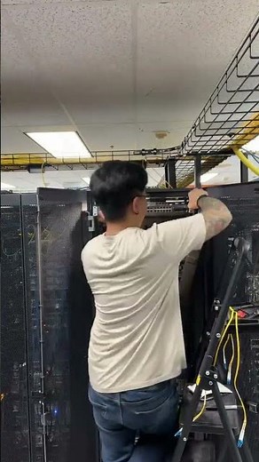 Watch a ColoCrossing expert set up a cabinet in record time. Precision meets speed.⚙️ #colocation