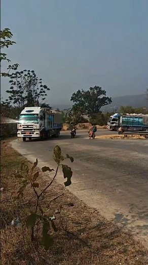 Beautiful Musical Horns! Hino & Nissan Diesel Trucks on the Highway#2026 #truck #car
