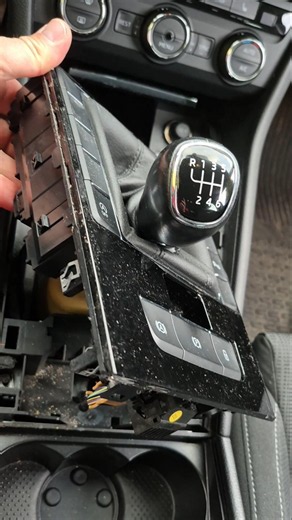 Škoda Octavia 3 Superb 3 Výměna tlačítka ruční brzdy Handbrake button replacement #work
