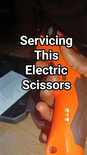 Servicing an Electric Scissors - Testing after working on it.