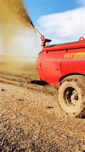 SPRAYING TIME! #tractor #explosion #johndeere #manure