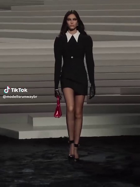 #LoliBahia opening for #Versace | Versace