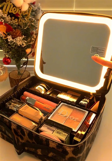 #makeupbag #tiktokshop #plouise #girlythings #traveltips